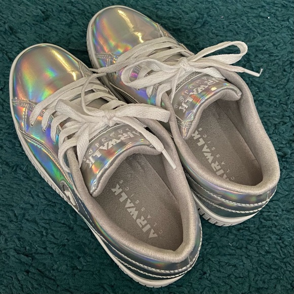 Women’s size 6 sneakers - Picture 2 of 6